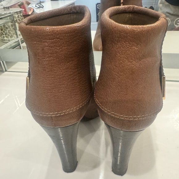 Louis Vuitton Booties - Picture 5 of 13